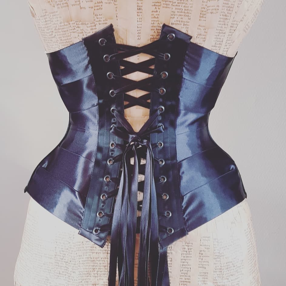 Ribbon corset, because the edwardians knew what they were doing. —  Skeletons in the Closet Couture and Corsetry